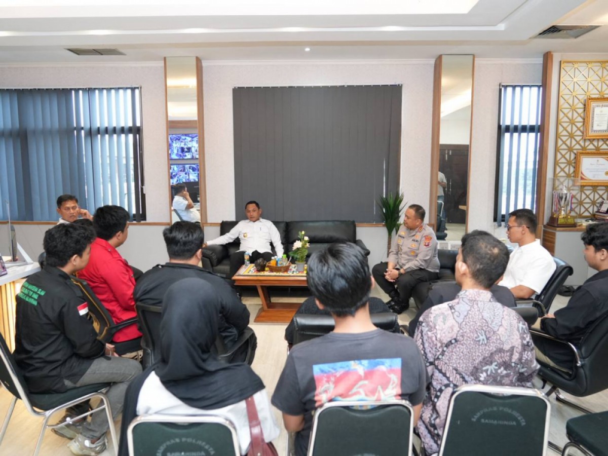 Sambangi Mako Polresta Samarinda, Wagub Seno Sampaikan Empati dan Pastikan Empat Mahasiswa Diperlakukan Dengan Baik