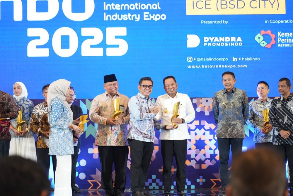 Gubernur Harum Terima Anugerah Industri Halal untuk Kaltim