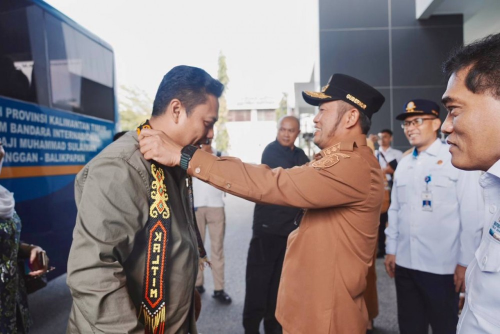 Sambut Komisi V DPR RI, Gubernur Langsung Laporkan Harga Beras di Perbatasan Rp1,2 Juta per 25 Kg