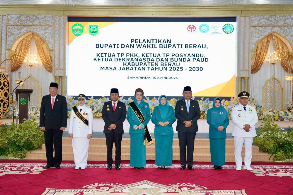 Gubernur Harum Resmi Lantik Bupati dan Wakil Bupati Berau di Lamin Etam