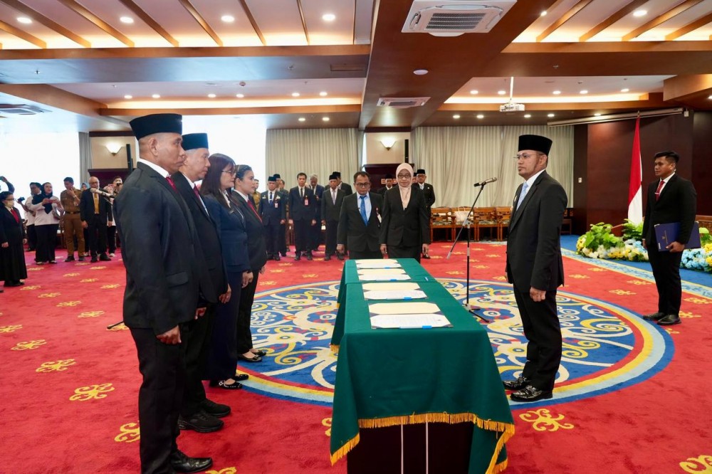Lantik 71 Pejabat, Gubernur Harum Minta Utamakan Disiplin dan Layanan Terbaik untuk Rakyat