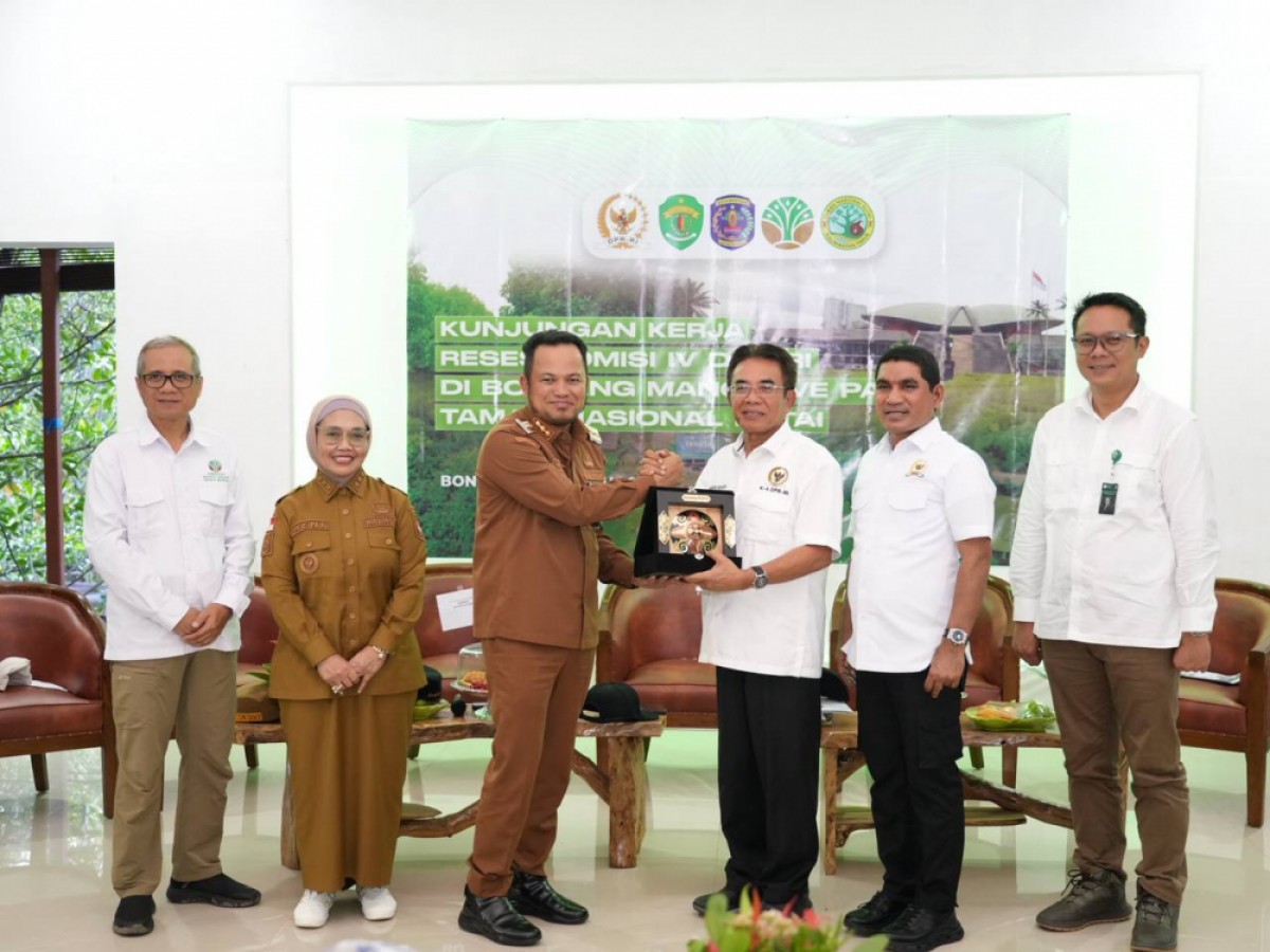 Gubernur Harum Silaturahmi Komisi IV DPR RI di Mangrove Park Bontang
