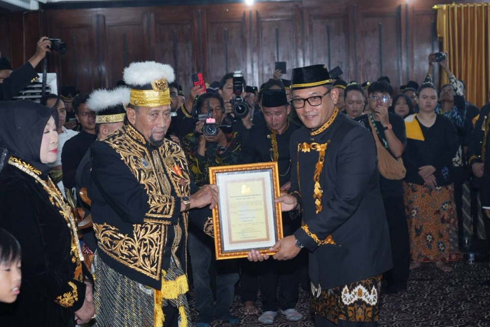 Wagub Seno Aji Mendapat Gelar “Raden” dari Sultan Kutai
