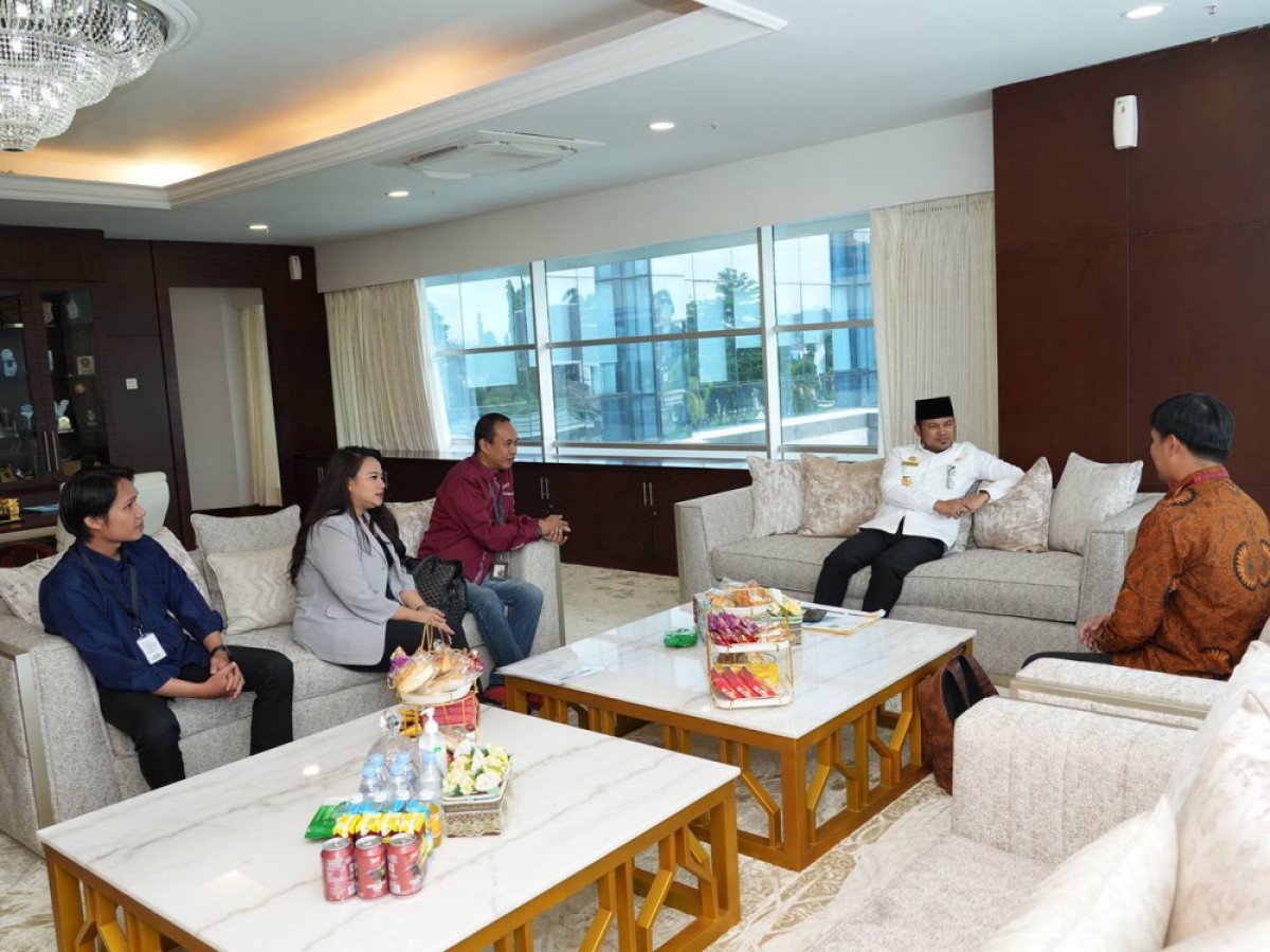 Bersilaturahmi Dengan Kompas Gramedia, Gubernur Harum Sampaikan Program Gratispol