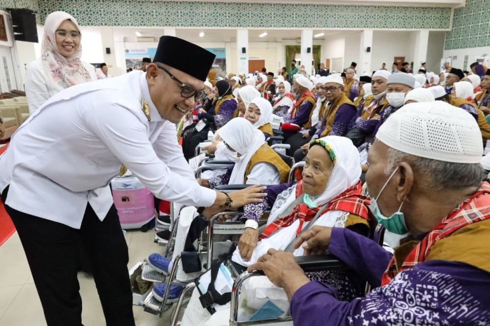 Sambut Kedatangan Jemaah Haji Kaltim, Wagub Seno Apresiasi Petugas Kesehatan Bekerja dengan Baik