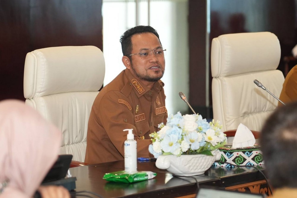 Gubernur Harum Minta Distributor Cukupi Beras Pasar Tradisional