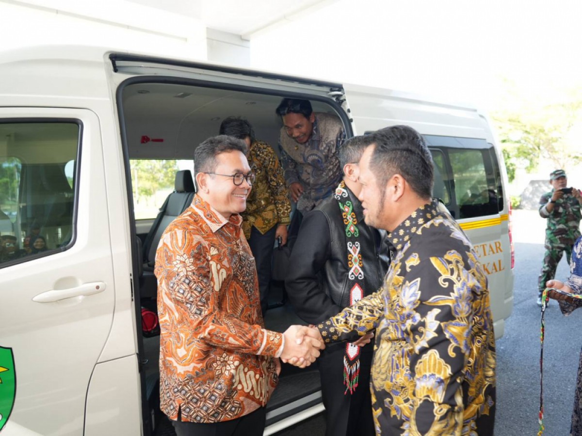 Sambut Kedatangan Mendag RI dan Menteri P2MI di Balikpapan, Gubernur Harum: Selamat Datang di Bumi Etam