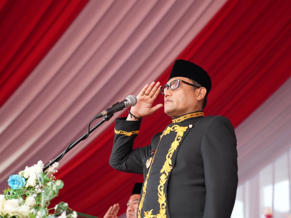 HUT ke-80 Kemerdekaan RI, Wagub Irup Penurunan Bendera Merah Putih